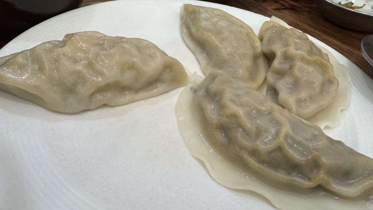 蒸し饅頭(マンドゥ)。いわゆる餃子です。他に、饅頭鍋も頼んだのですが、食べる前に撮影するのを忘れてしまいました。