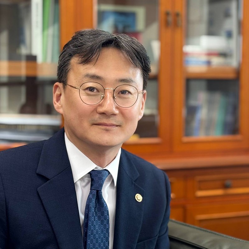 李官厚国会立法調査処長。少壮派の政治学者でもある。今年2月、筆者撮影。