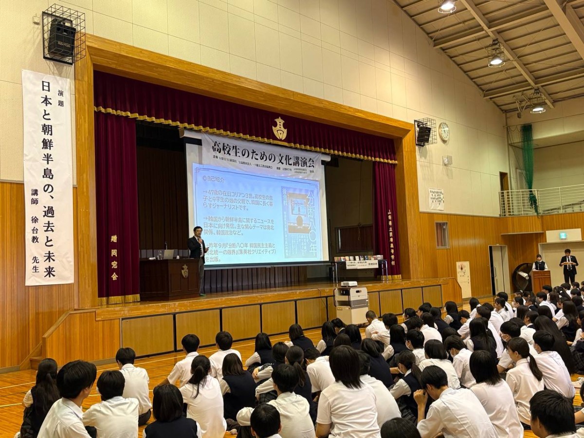 壇上から、私が高校生の時に江上波夫さんが講演に来たことを思い出しました。当時はまだ、騎馬民族接が否定される前でしたが、どんな話だったのかは覚えていません。