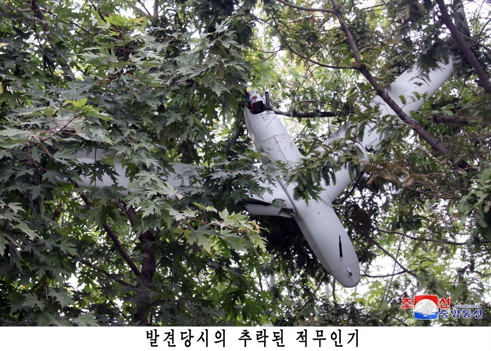 平壌で発見された無人機（ドローン）。韓国の国防科学研究所は、これが韓国のものであると事実上認めています。昨年10月、朝鮮中央通信より。