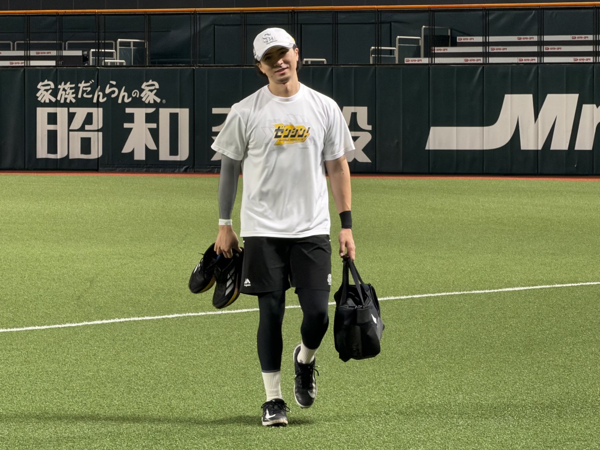 左手首にはテーピングが見られるが、元気に練習を行っていた