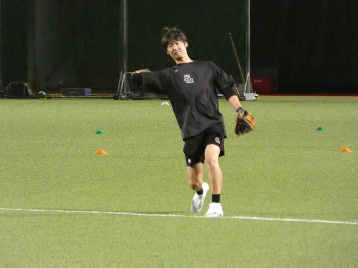 ちなみにライブBPで二塁を守ったのは明石健志・打撃スキルコーチ