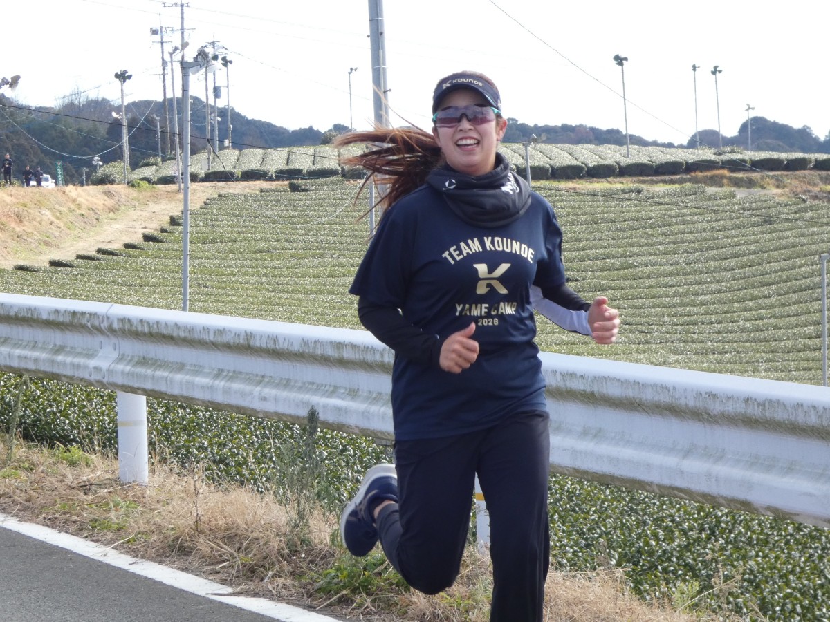 女子プロゴルファーの天本