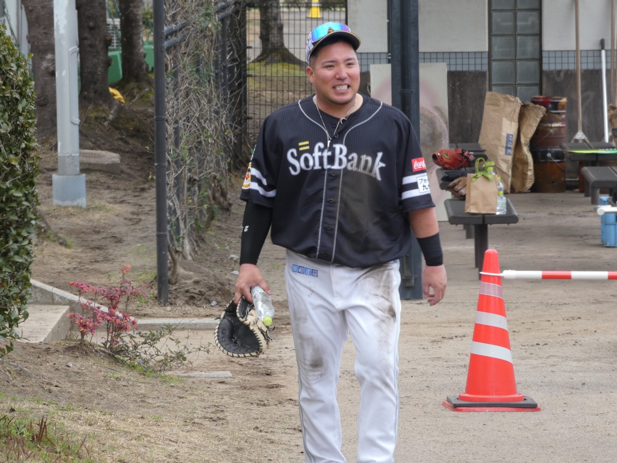 ユニフォームを汚して守備練習から戻ってきたところ