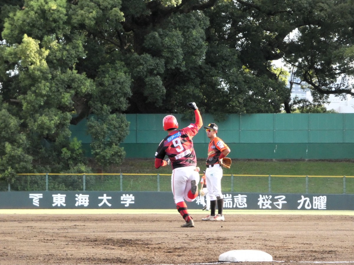 本塁打を放った法村