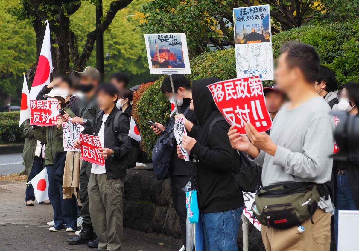 （国会議事堂前モスク建設反対デモの参加者）