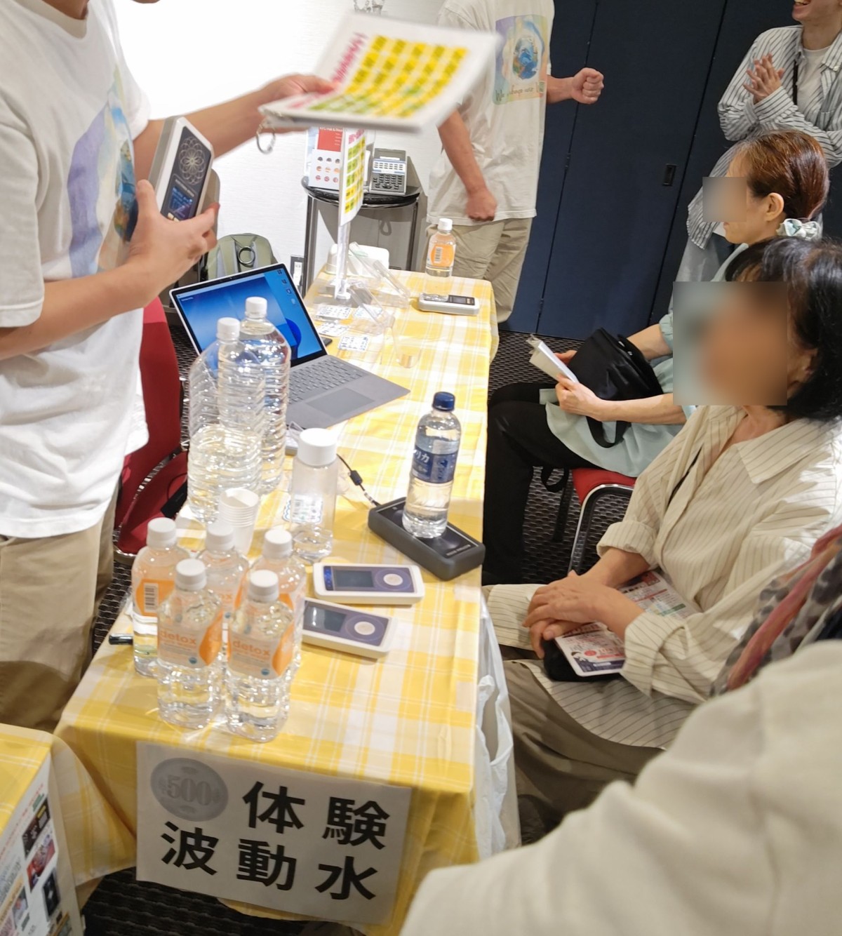 （５００円で波動転写水が作れるブース）