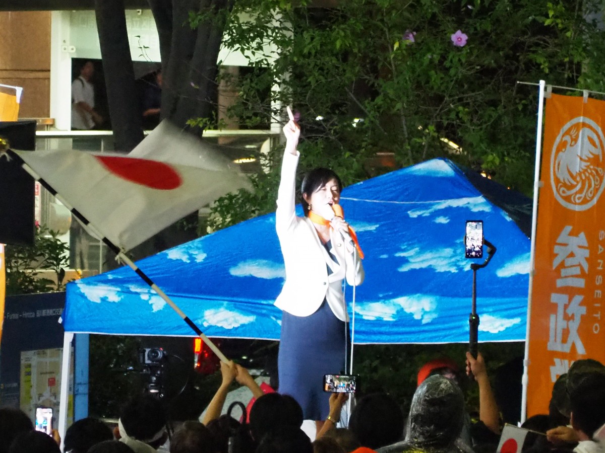 （聴衆を煽った梅村議員）