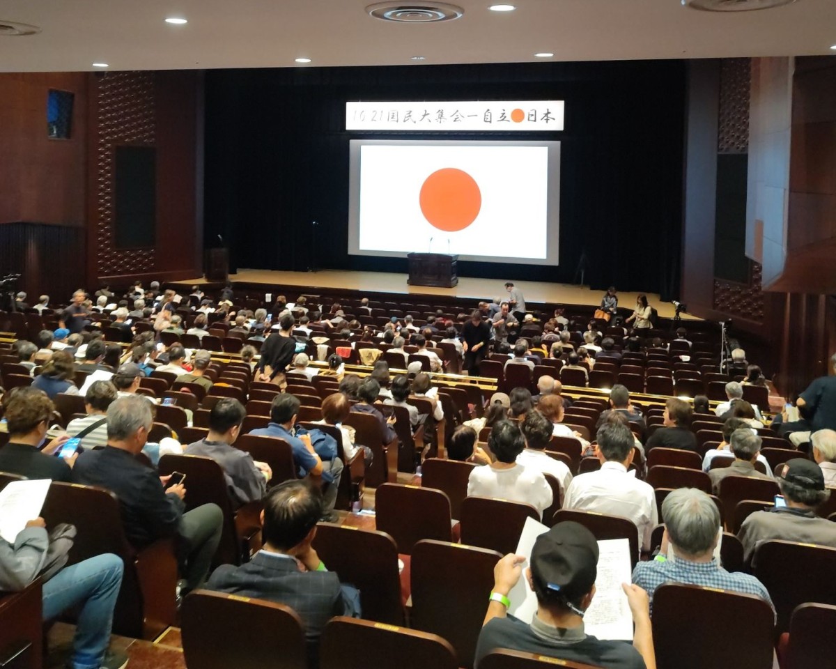 （開演を待つ客席の様子）