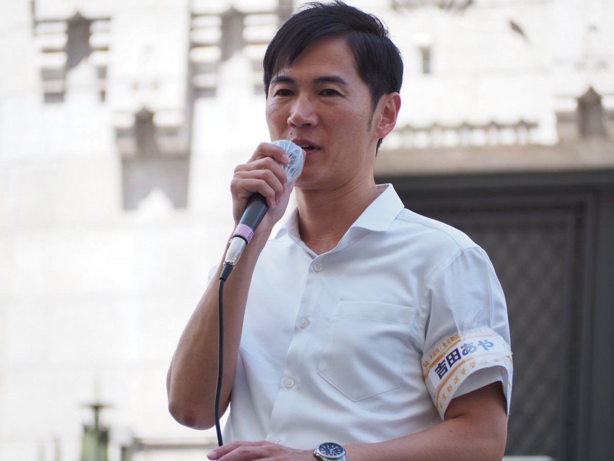 (黄色い声援も浴びていた石丸氏)