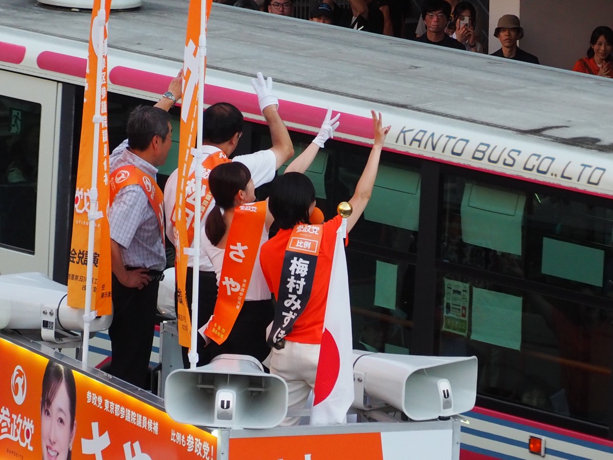 （参政党ー！の瞬間に通ったバス）