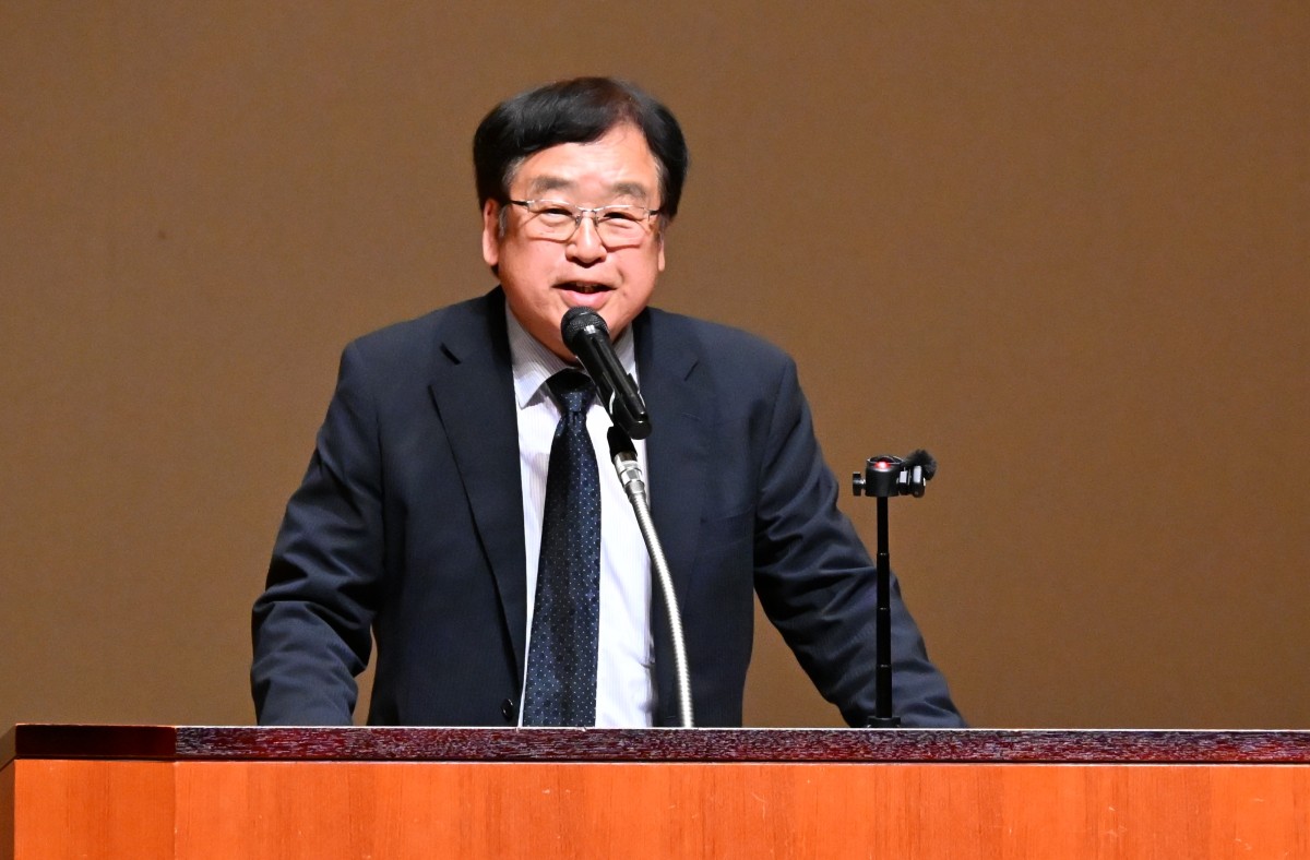（講演する村上康文）