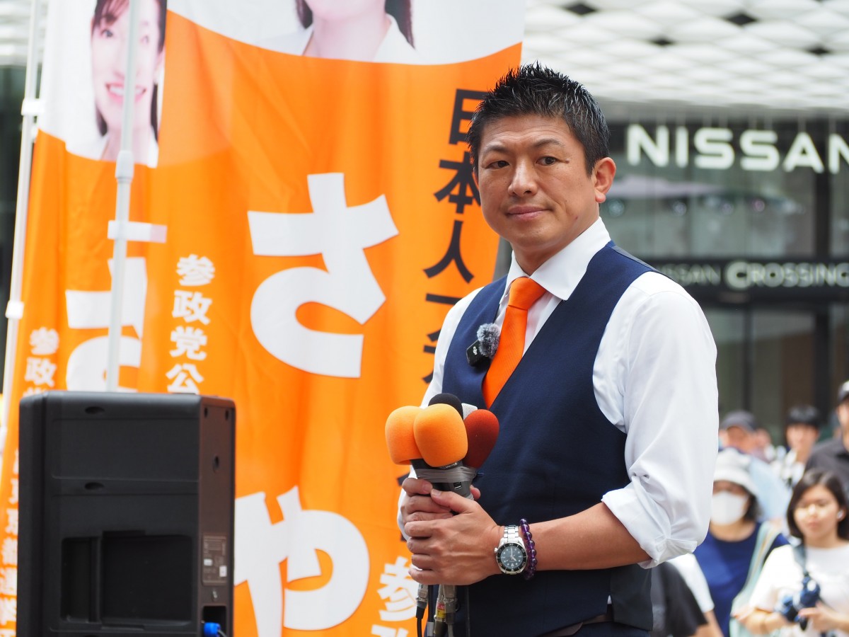 （銀座三越前で演説した参政党・神谷宗幣代表）