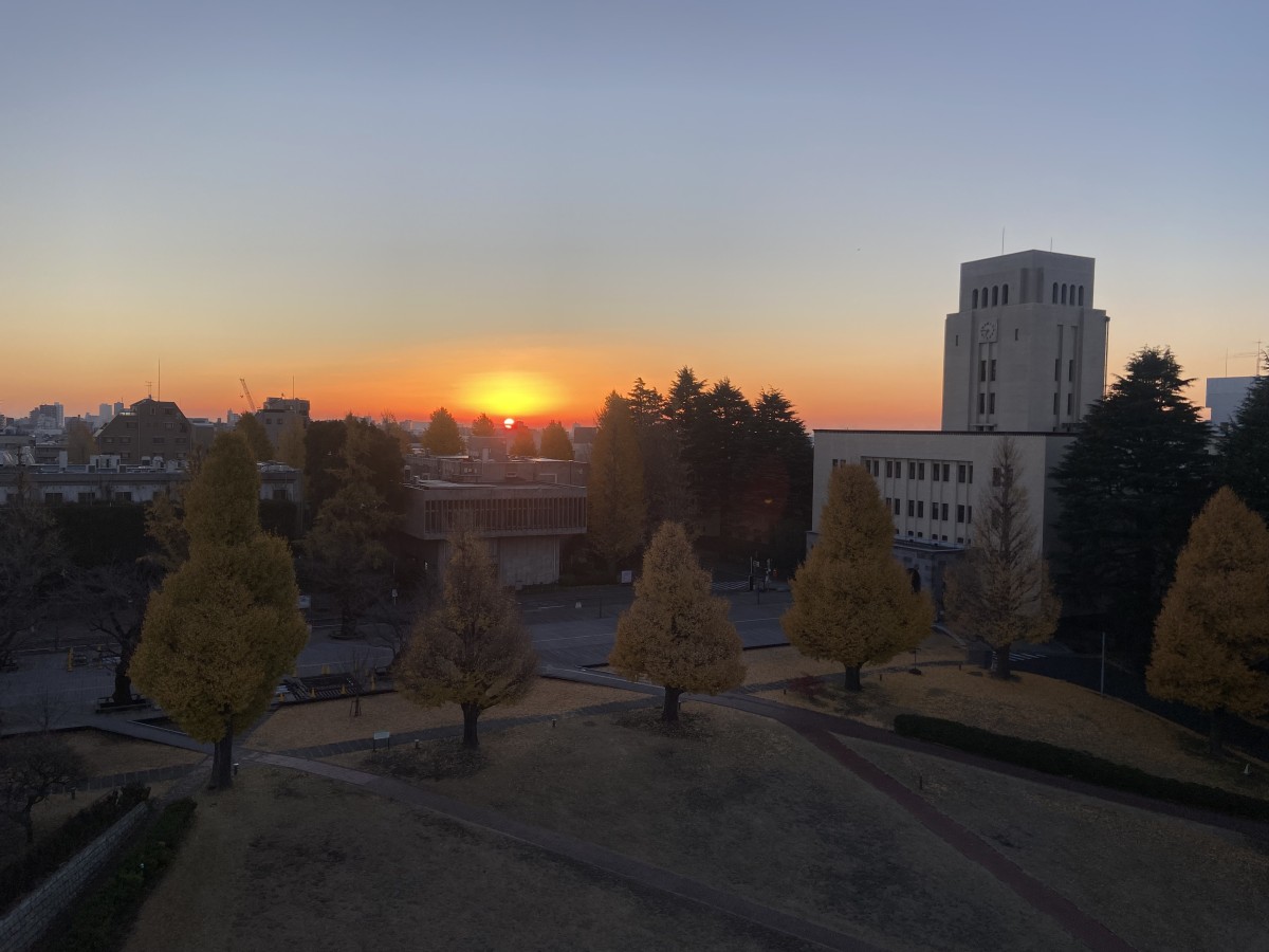 研究室から見える朝日