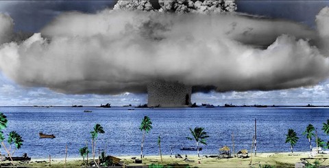1946年6月にビキニ環礁で行われた核実験＝米国立公文書館ファイルから
