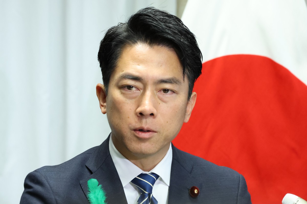 閣議後の記者会見に臨む小泉進次郎防衛相=2026年4月21日、岩下毅撮影