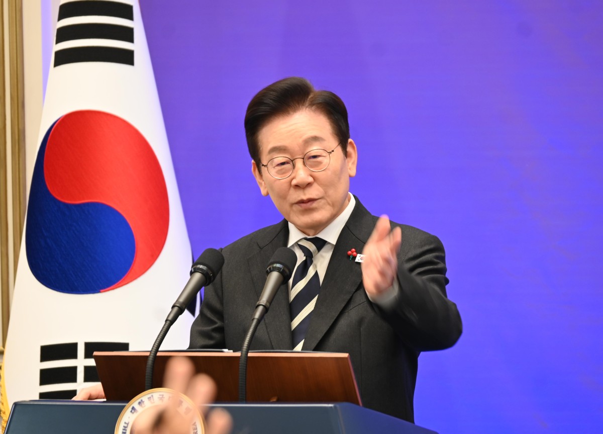 非常戒厳から1年となる2025年12月3日、記者会見に臨む李在明大統領=ソウル、清水大輔撮影
