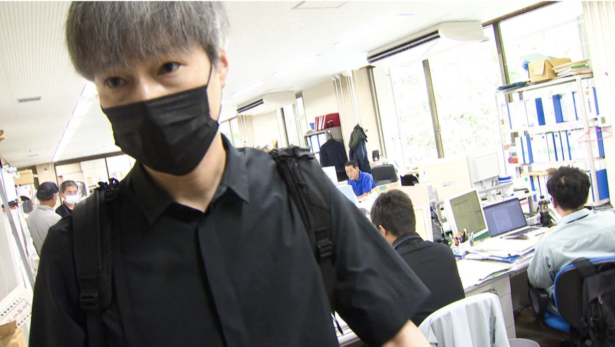 北陸地方の政治をめぐる「タブー」を取材して、ドキュメンタリーを制作した五百旗頭幸男監督(C)石川テレビ放送