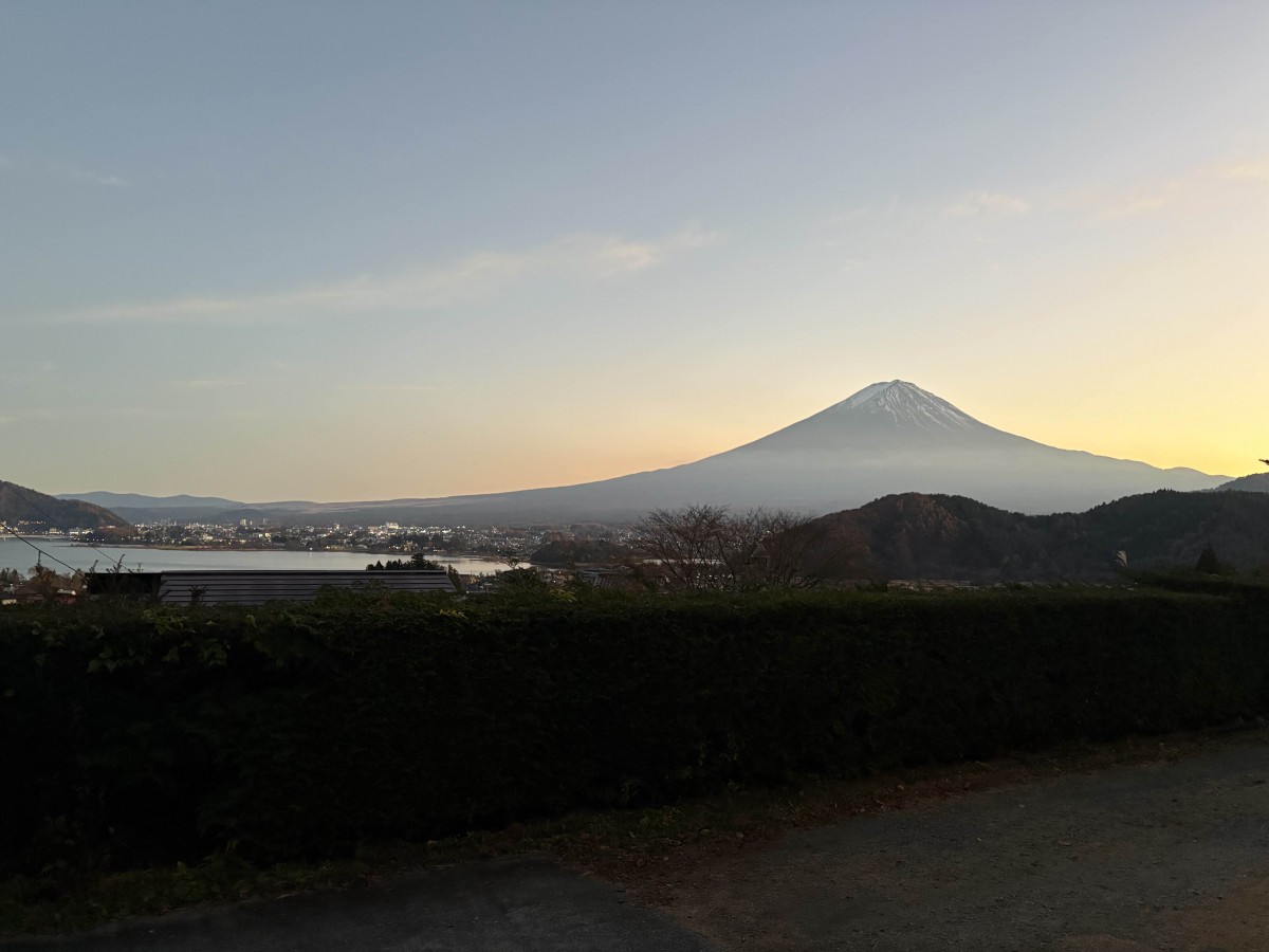 河口湖からの富士山（比嘉撮影）