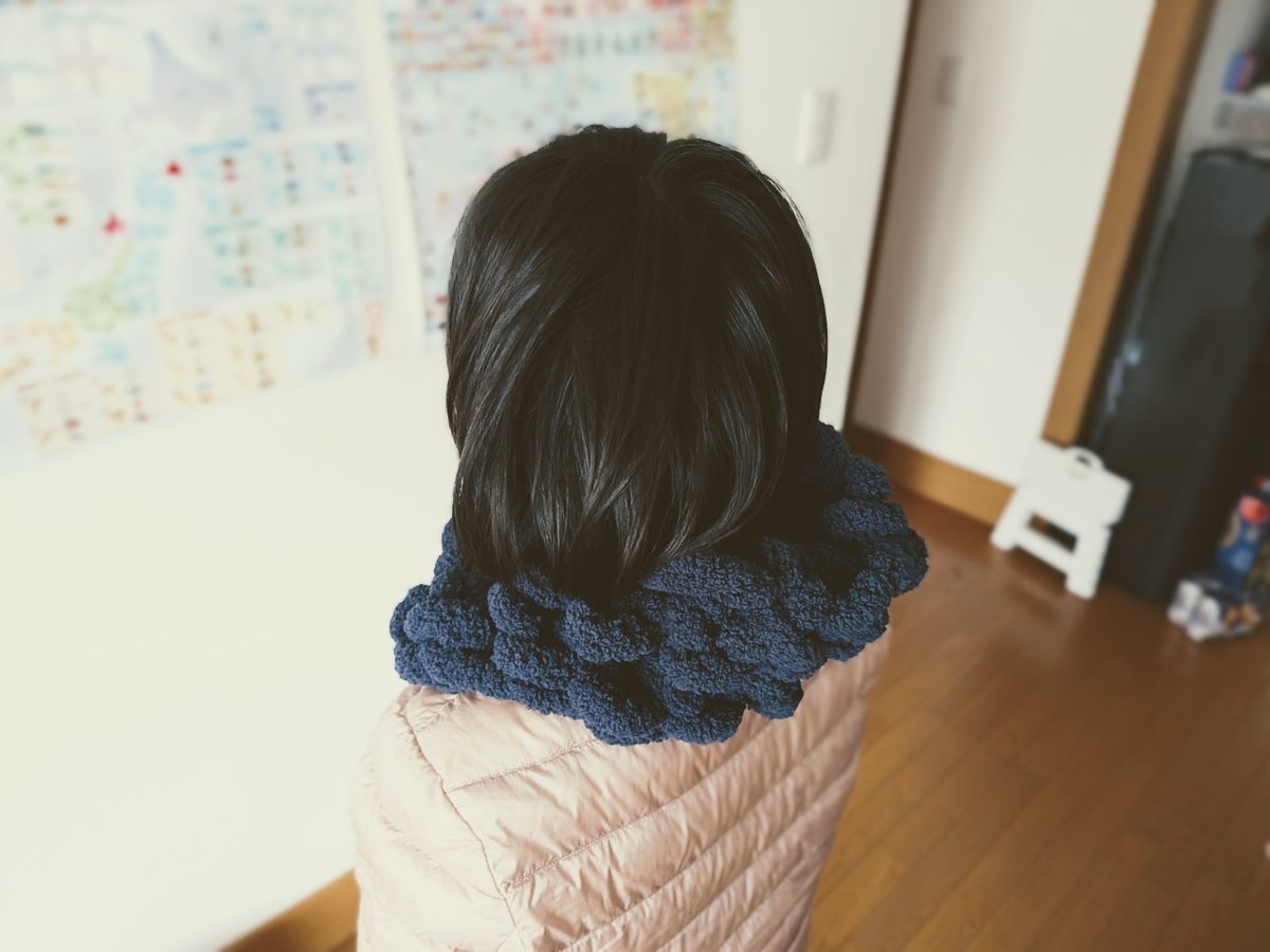 ネックウォーマーというより、エリザベスカラーになってしまった