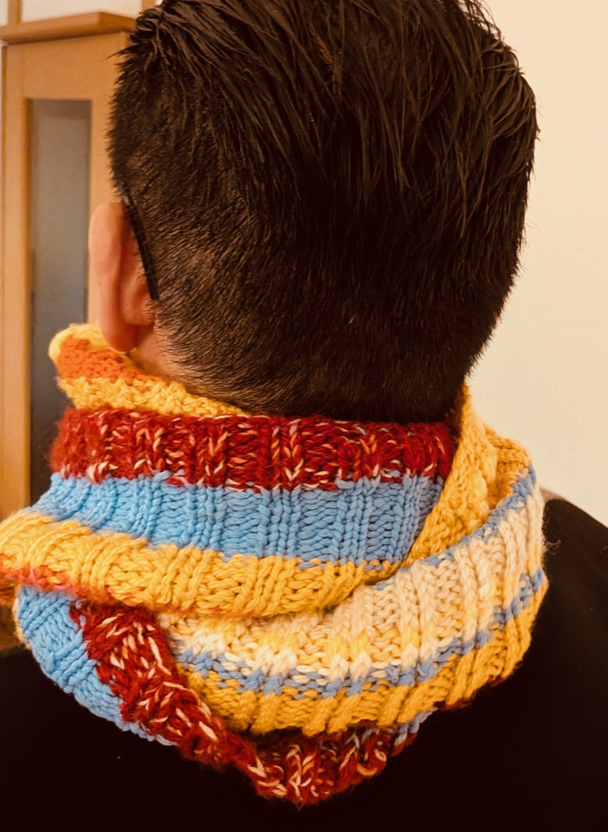 ネックウォーマーに生まれ変わった。いかに伸び切ってしまっていたかがわかる。もはやマフラー。