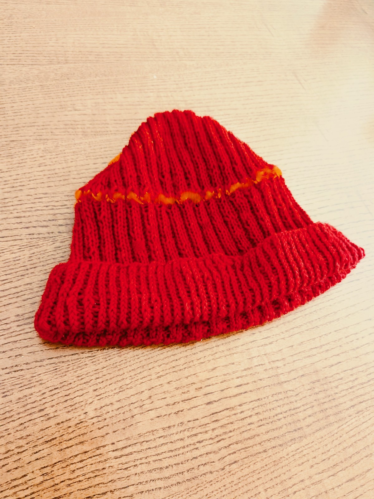 一部を糸、というか紐に近い太さにすることで、シルエットにアクセントをつけてみた。