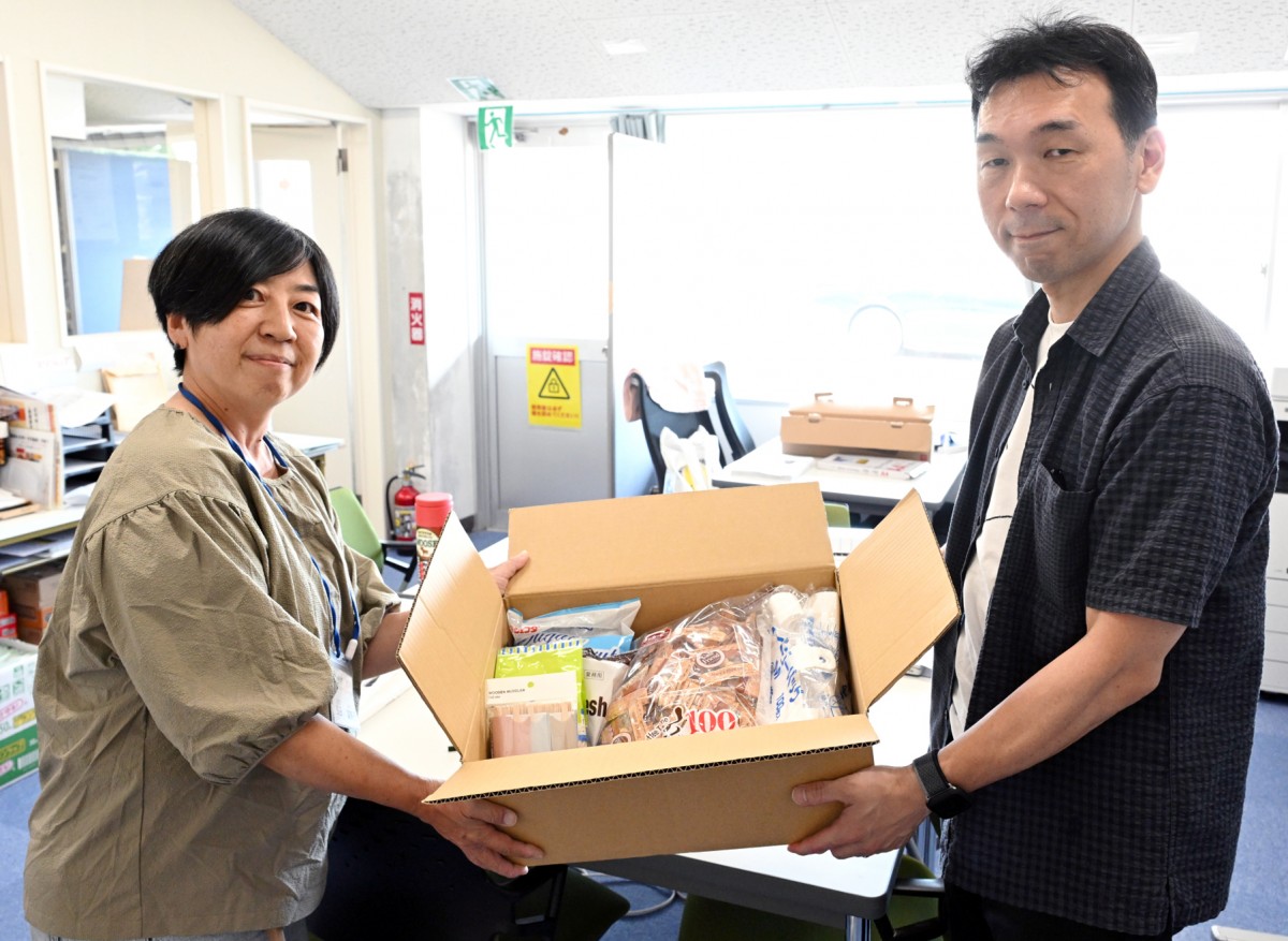 穴水のボランティア拠点「ボラまち亭」には、いつものように要望に応じて名古屋で購入した&ldquo;カフェセット&rdquo;をお届けしました＝7月24日、加藤直人撮影