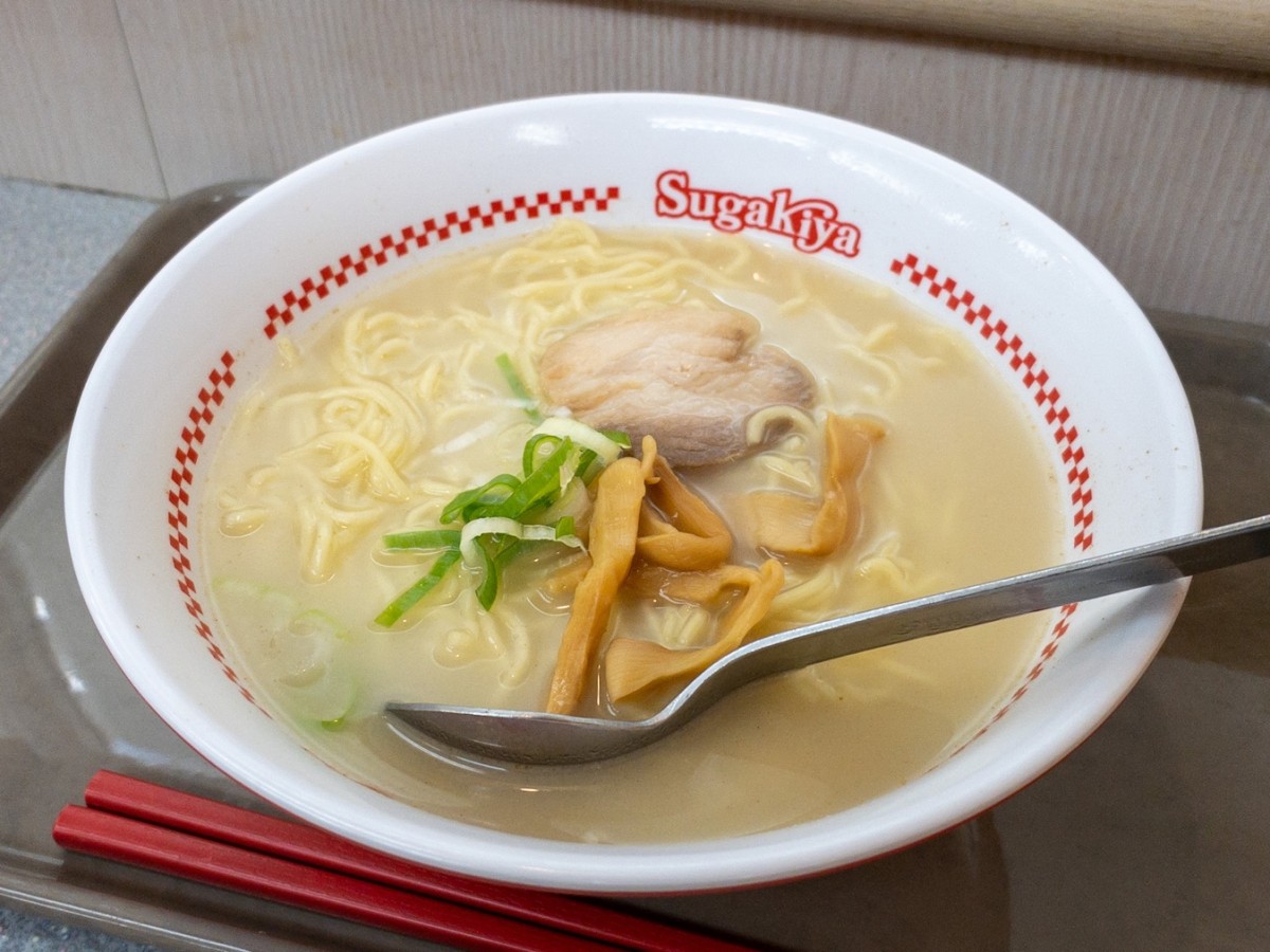 スガキヤの定番ラーメン。現在は1杯430円＝筆者撮影