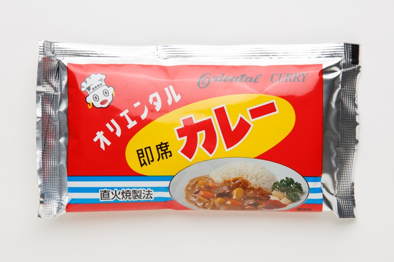 これが問題の写真。照明機材で明るさが均一になるように撮影している。多くの人はカメラマンのそういった手間や技術を知らない