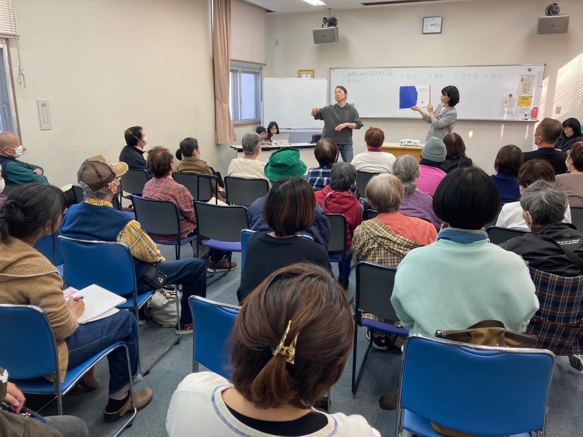 しゅわしゅわおはなし会の様子（藤坂さん提供）