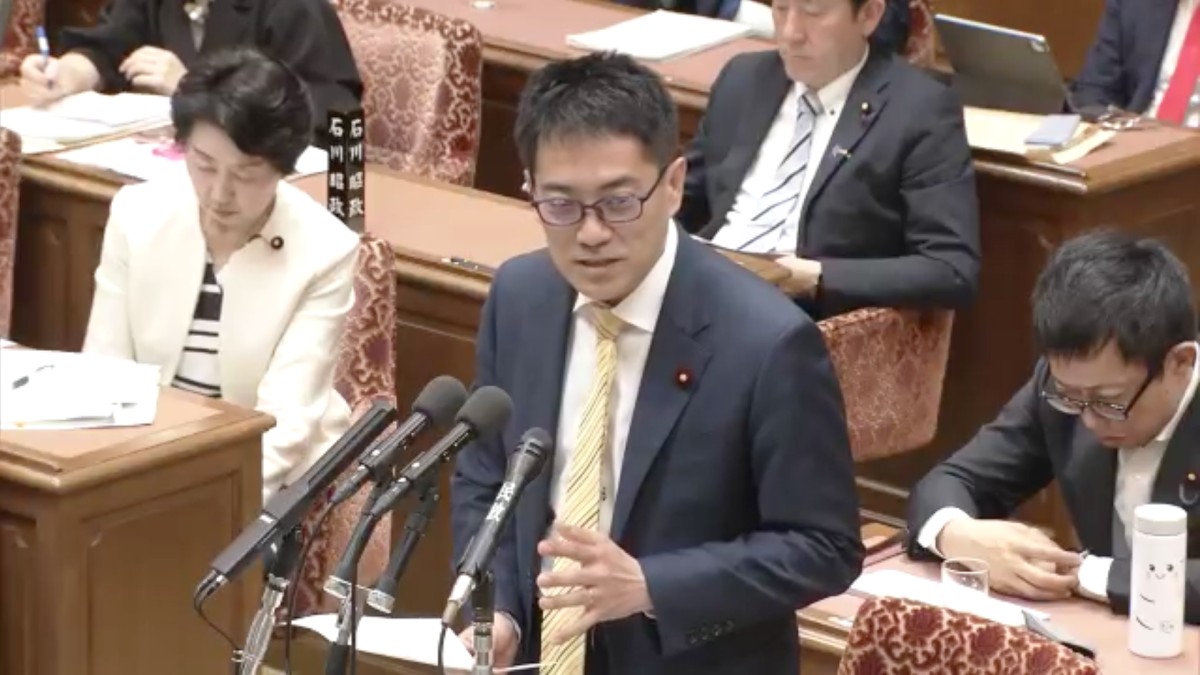 日本共産党の辰巳孝太郎議