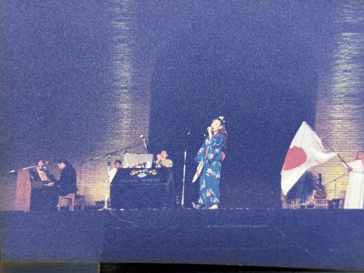 99年、イラクのバビロンフェスティバルでライブ（雨宮処凛さん提供）