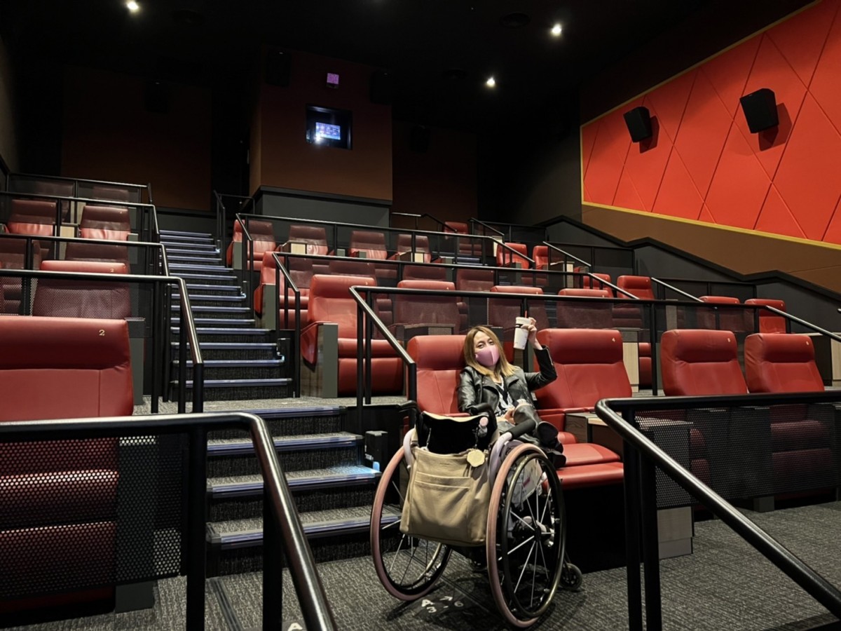 健常者と同じシアターで映画を見られないのはなぜ？」 車いすの映画