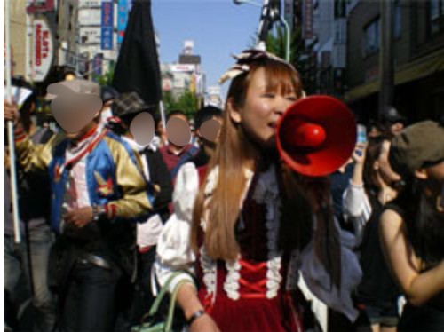 「自由と生存のメーデー」デモに参加する雨宮さん（雨宮処凛さん提供）