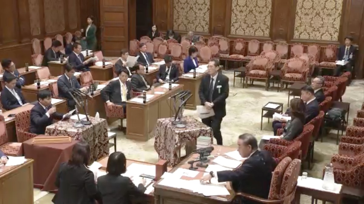 議員の質問に答える天野慎介全がん連理事長