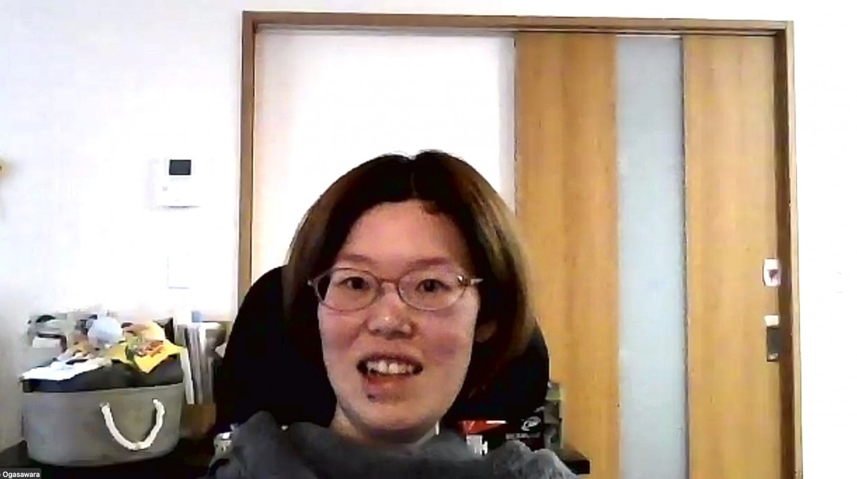 小笠原元子さん。インタビューには視線入力で打ち出した文字を音声で読み上げる方式で答えていただいた。