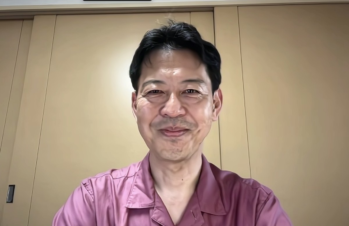 新城拓也先生。何気なく勧められましたが、私の様子を見て、「興味を持つのではないか」と思ったそうです