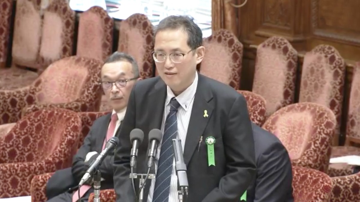 公聴会で意見を述べた天野慎介理事長