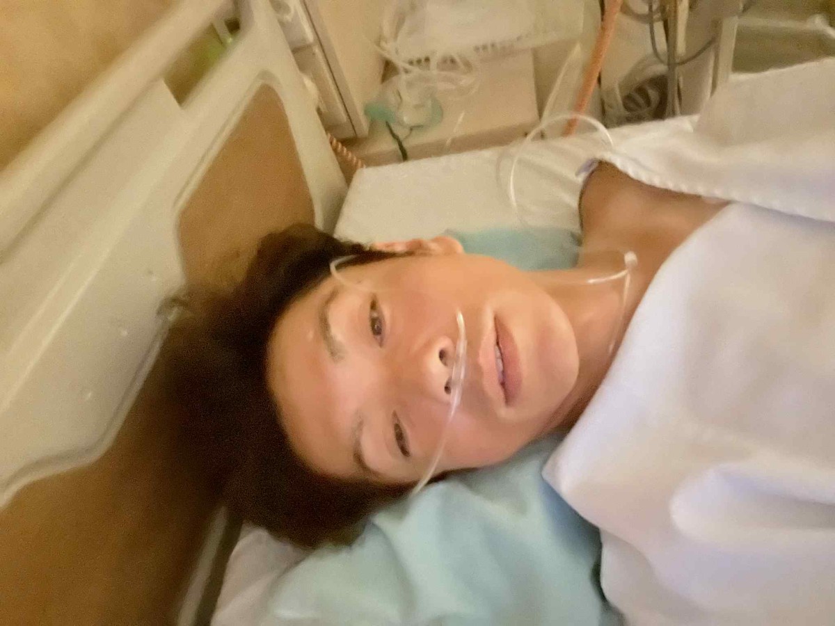 治療を受けるために入院中の野村さん（野村洋介さん提供）