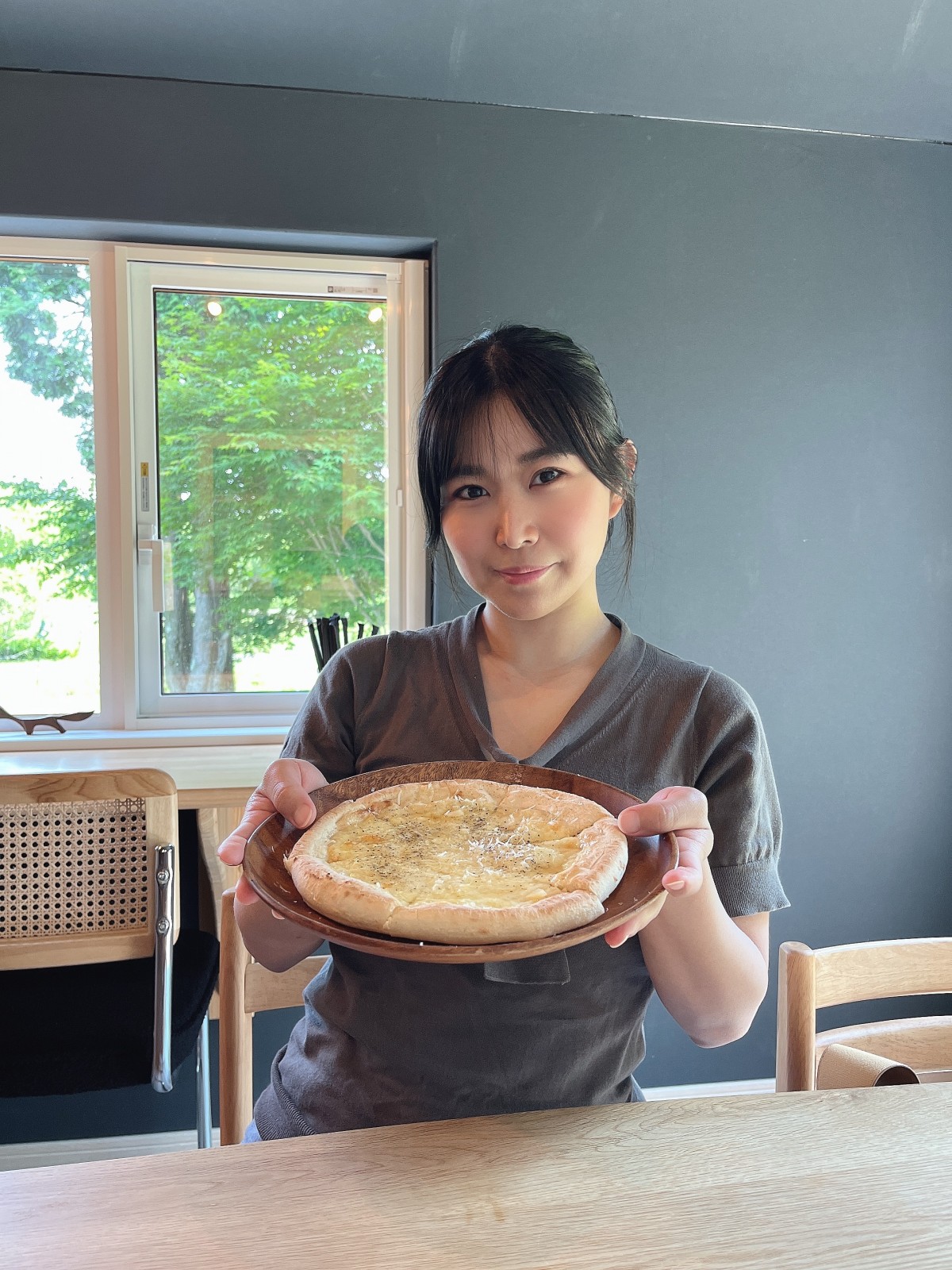 鶴居村のチーズで作られたピザ