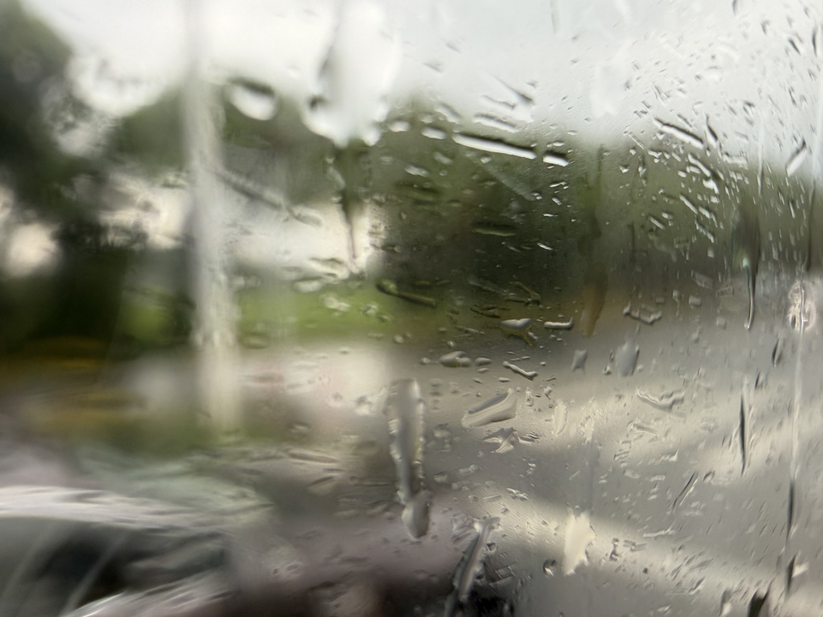 雨の音は嫌いじゃないけれど