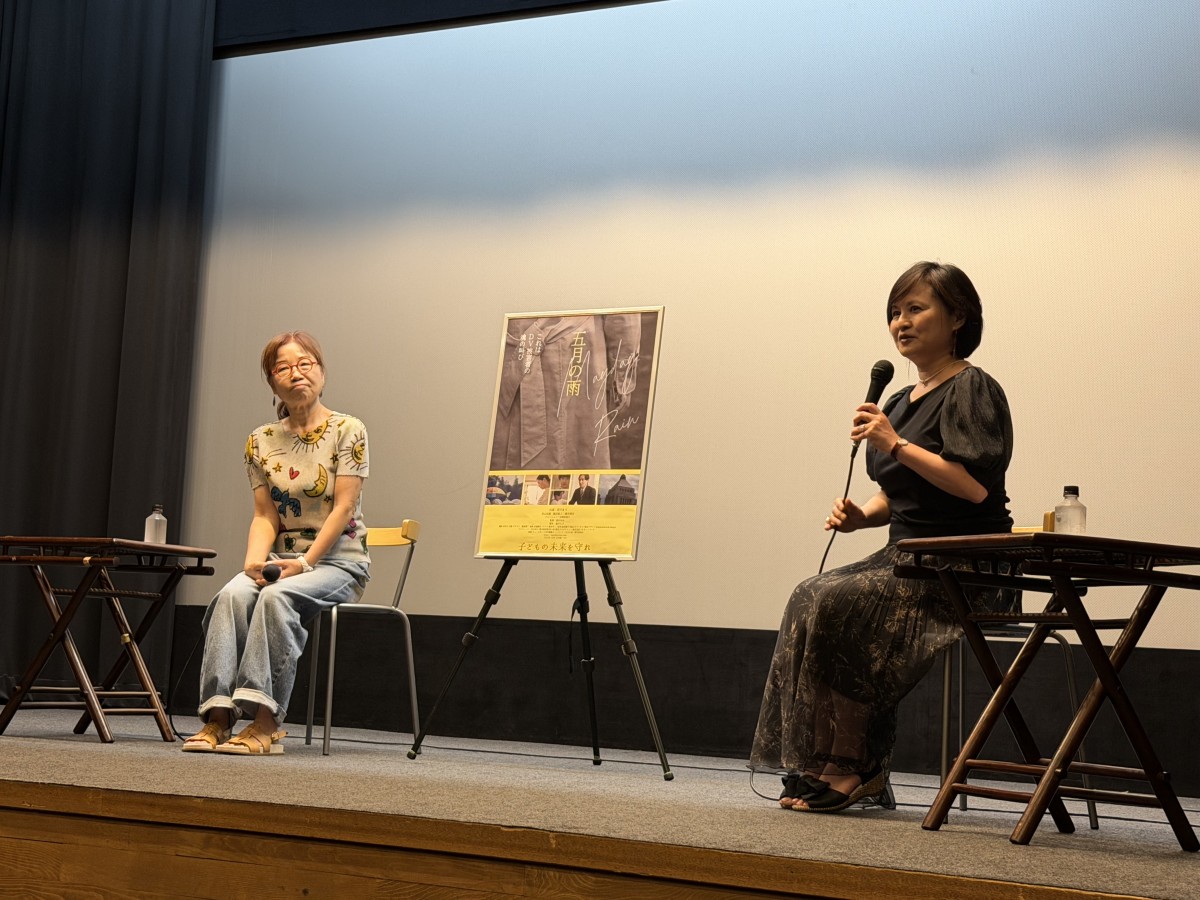 平井美津子さん(左)と橋本智子弁護士