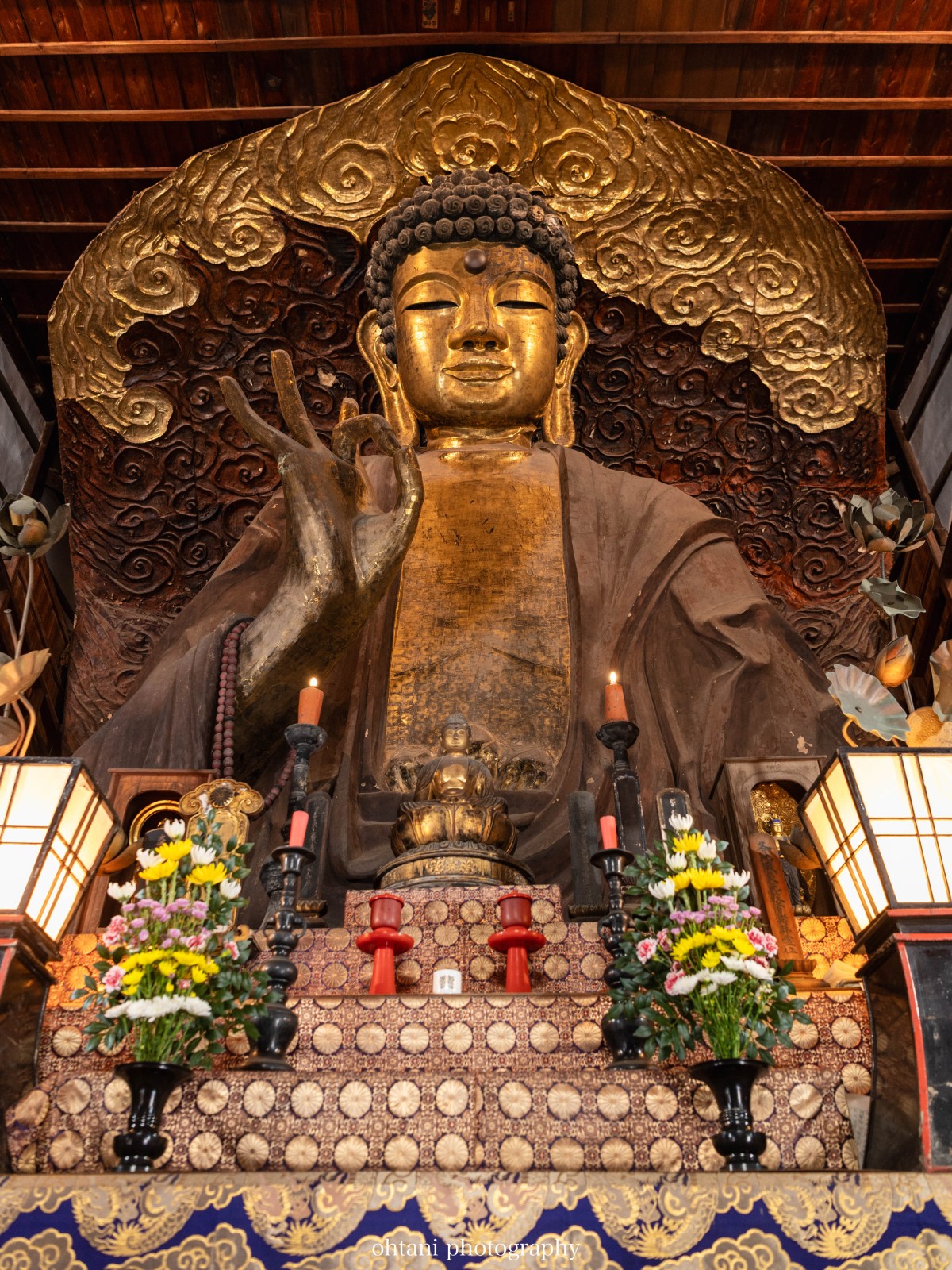 見つめ合う