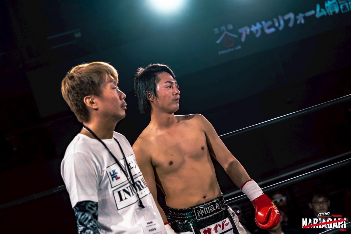 坂口宇宙選手のセコンドにつく著者