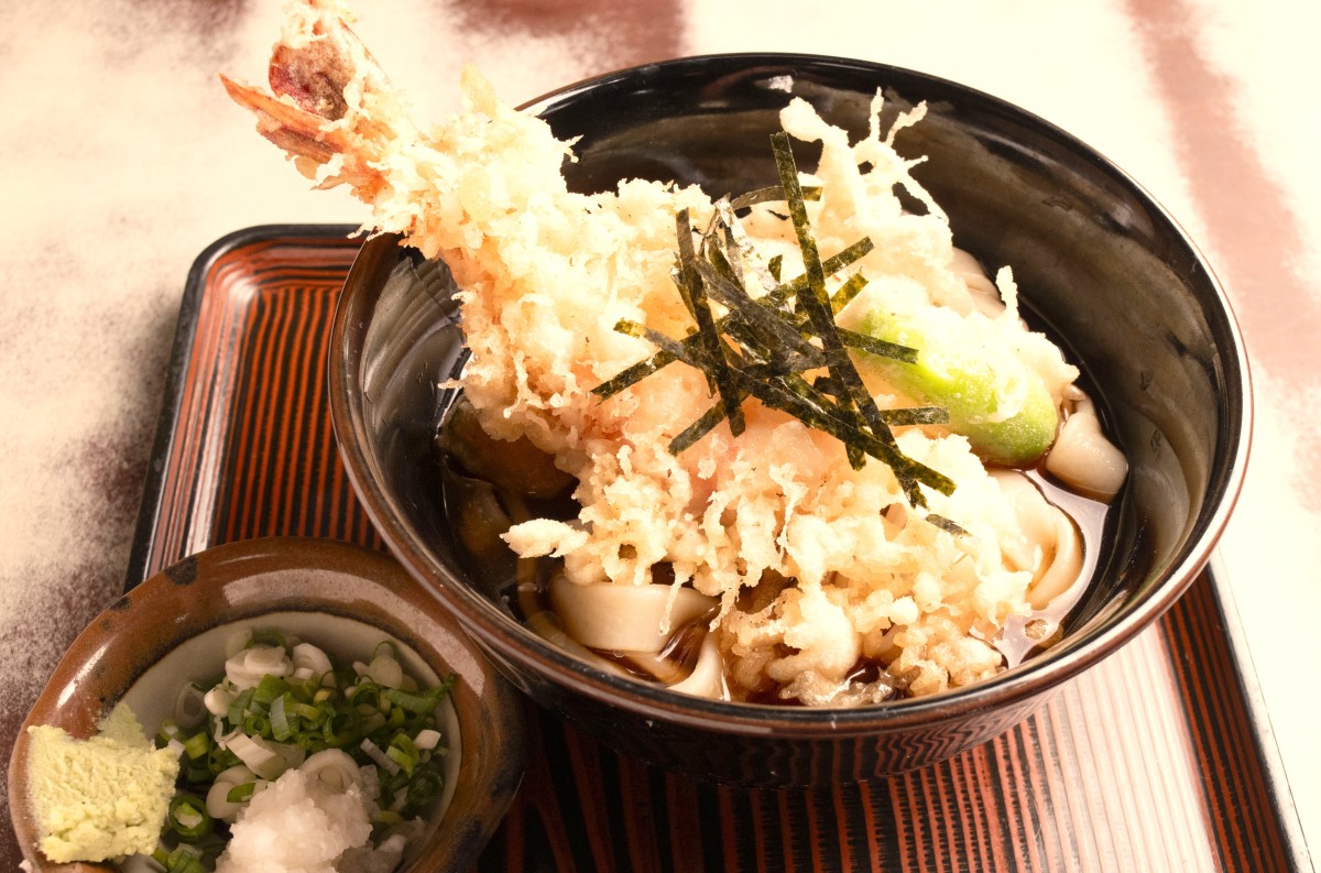こちらも夏メニューの大エビ天コロきしめん1100円