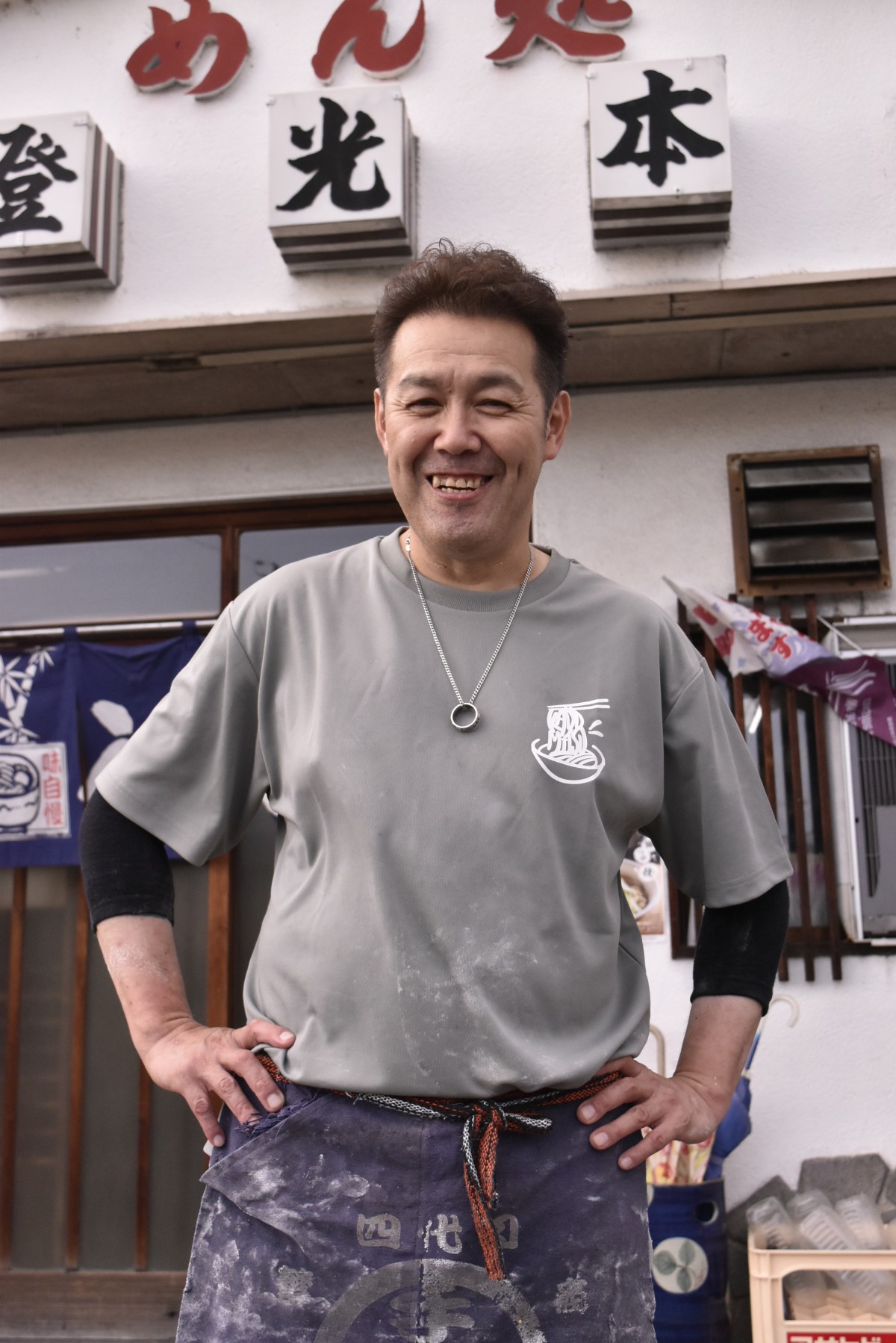 「若い頃は『絶対に継がん!』と思っとったけど、古くからのお客さんに『親父さんが元気なうちに教えてもらわんと覚わらんよ』といわれて、うどん屋をやる決心がついたんです」と佐野さん