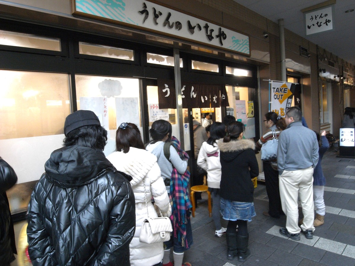 お昼時にはいつも行列ができる