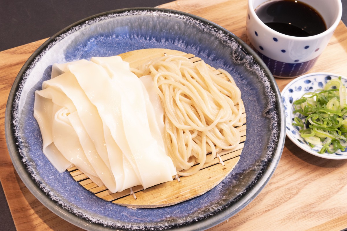 麺そのものの味わいや食感を楽しめるざるラッキーは今夏発売予定の新メニュー。きしめんは中力粉のきぬあかり、中華麺は強力粉のゆめあかり、いずれも愛知県産小麦を原料とする