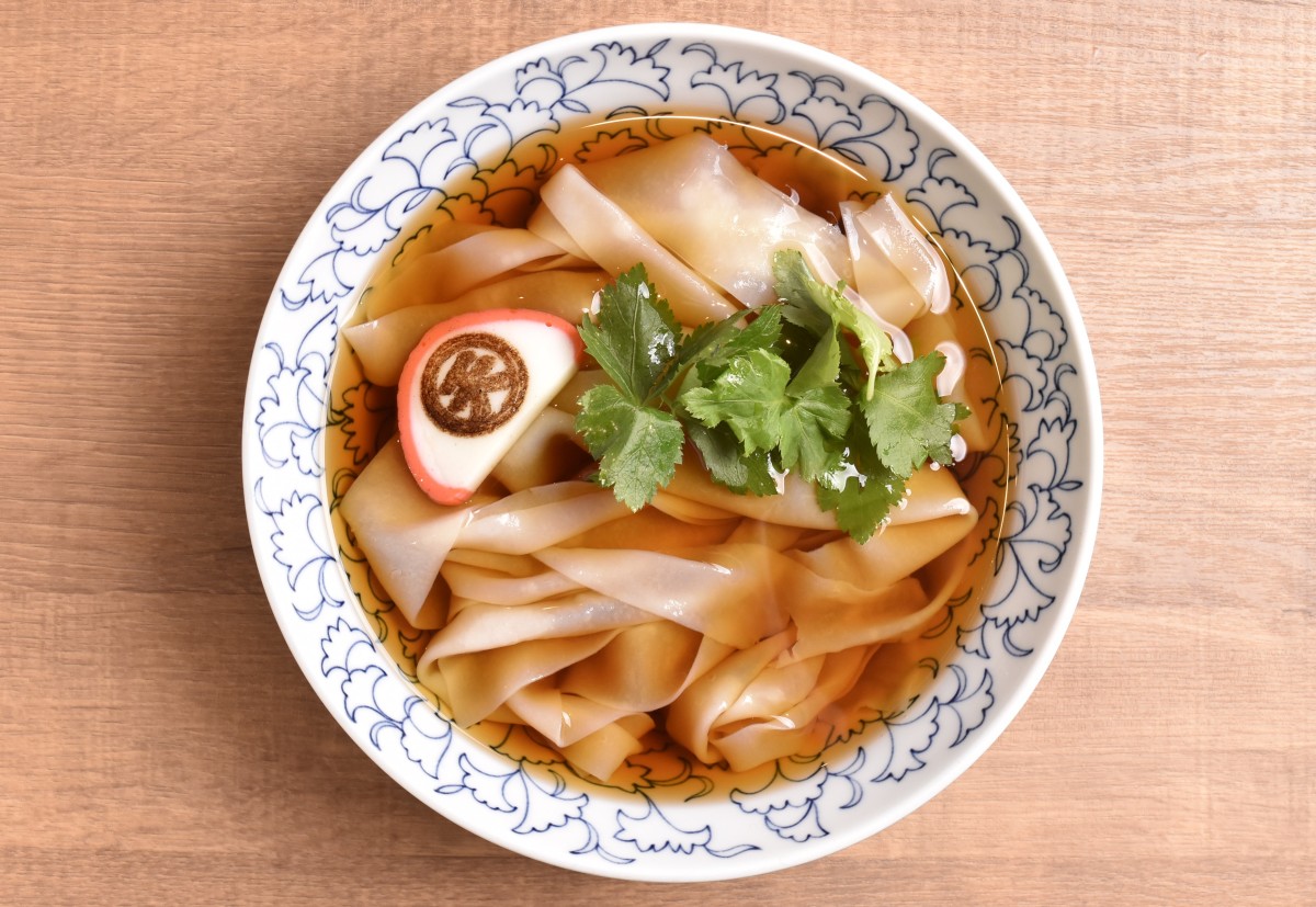 透明感があり美しい「Higashiyama Nikoten」のきしめん