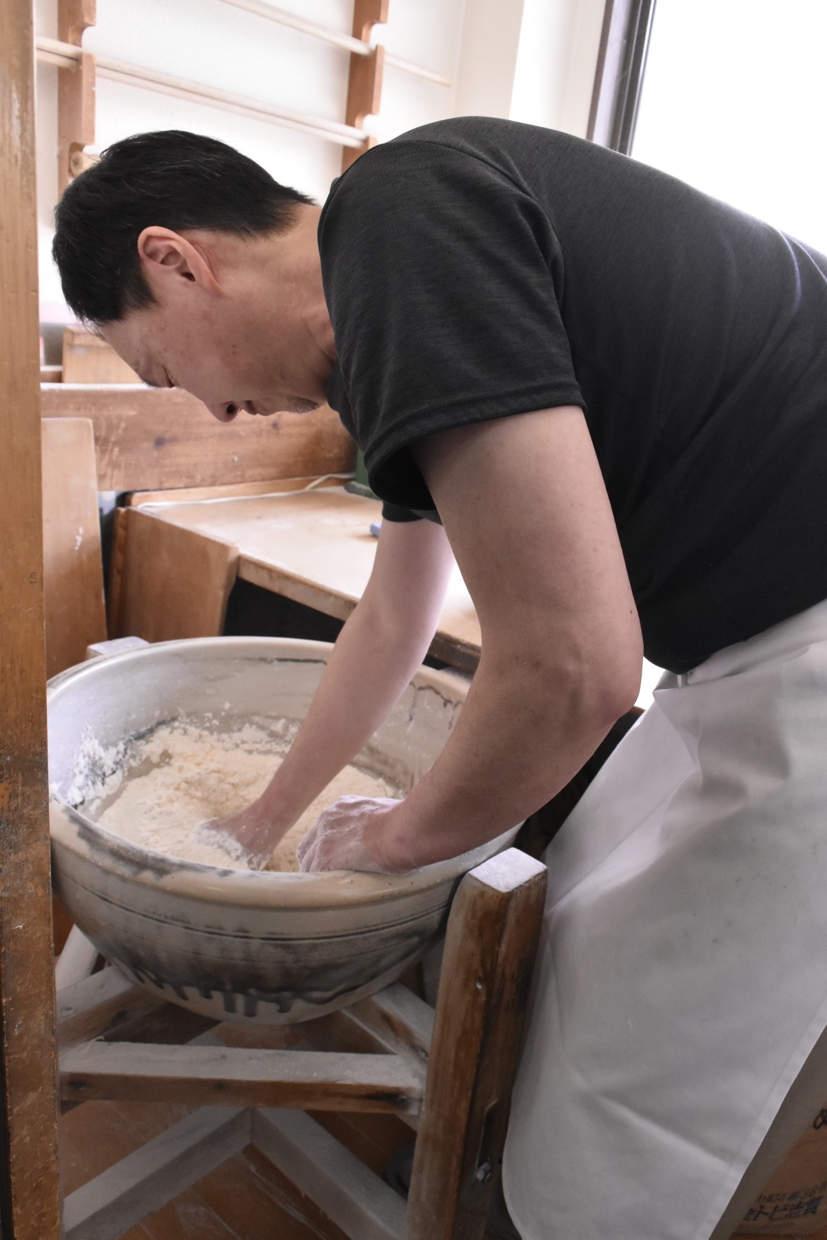 2代目店主の市原悟さん。父親や名古屋の先達の指導を受けて身につけた「名古屋手打」の技を守り続ける